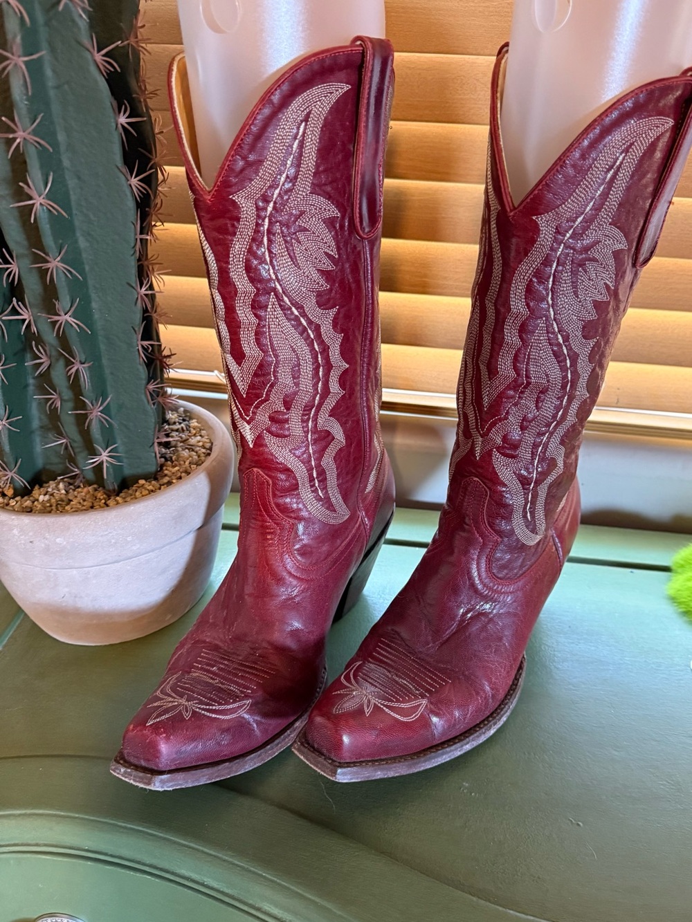 Old Gringo Red cowboy boots sz 9